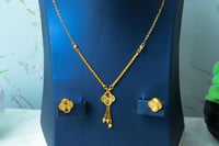 طقم الورده النازل بحبات الدوريكاء ذهب عيار 21 وزن...