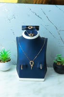 طقم ذهب بلغاري عيار 21 بتصميم الماسي وزن 9 جرام