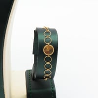 طقم ذهب صافي عيار 18 – تصميم دوائري ناعم بوزن 6.56...