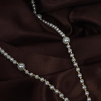 عقد مطعم بالؤلؤ الزراعي مميز بتصميم كرات الدوريكاء...