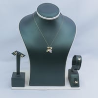 طقم ذهب باسكال عيار 18 ناعم بتصميم الماسي وزن 3.66...