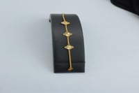 سوارة ذهب الفان كليف ثلاث وردات عيار 21 وزن 3.7 جر...