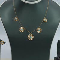 طقم ذهب الرمش عيار 21 مطعم بحبه الولو الفيروزي وزن...