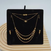 طقم ذهب فخم عيار 21 بتصميم ثلاثة دور انيق وزن 9.3...