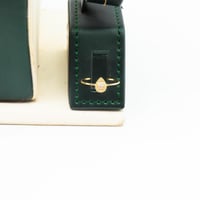 طقم ذهب بوشرون عيار 18 وزن 2.92 جرام بتصميم الماسي...