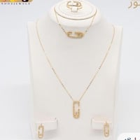 طقم ذهب مسيكاء تصميم الماسي عيار 18 وزن 3.2 جرام