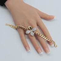 اسوارة ذهب روبيرتو كوين تصميم الماسي عيار 18 وزن 1...