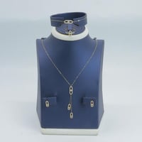 طقم ذهب نواعم تصميم الماسي عيار 18 وزن 2.5 جرام