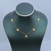 سلسال ذهب تصميم الفان كليف خمس وردات عيار 21 وزن 4...