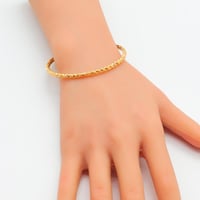 غوايش ذهب مبرومة عيار 21 لفّة الأناقة