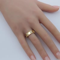 اجمل دبلة فان كليف ذهب عيار 18 عريضة وزن 3.3 جرام