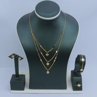 طقم ذهب تصميم الفان كليف ثلاثة دور عيار 21 وزن 6.4...