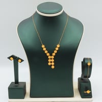 طقم ذهب الوردات عيار 21 وزن 8.35 جرام بتصميم متدرج...