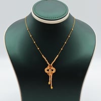 عقد ذهب عيار 21 تعليقة زخرفية وزن 5.45 جرام بتصميم...