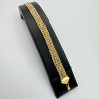 اسوارة ذهب عيار 21 بتصميم معقود مكس ذهبي وفضي وزن...