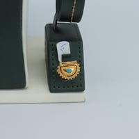 طقم ذهب الرمش عيار 21 مطعم بحبة لولو فيروزي وزن 10...