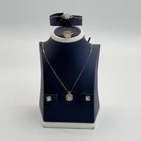 طقم ذهب تصميم الماسي عيار 18 وزن 7.44 جرام