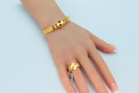 سوارة ذهب الفان كليف مع الخاتم عيار 21 وزن 14.36 ج...