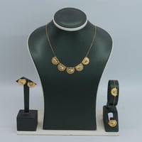 طقم ذهب الرمش عيار 21 مطعم بحبة لولو فيروزي وزن 10...