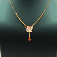 طقم ذهب ناعم عيار 21 وزن 3.75 جرام بتصميم فراشة