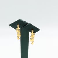 حلق ذهب عيار 18 تصميم الشومية الألماسي وزن 1.94 جر...