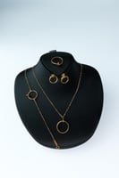 طقم ذهب عيار 21 بتصميم مسمار فاخر بوزن 11 جرام