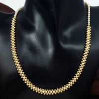 عقد ناعم بالؤلؤ الزراعي الطبيعي المزين بحبات ذهبية...