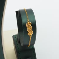 طقم ذهب عيار 21 وزن 6.33 جرام بتصميم أجنحة انسيابي...