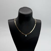 عقد ذهب الفلات تصميم الماسي باللون الفيروزي عيار 1...