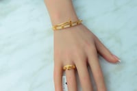 اسوارة مع خاتم ذهب المسمار عيار 21 بنقش الكارتير