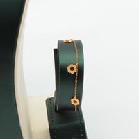 طقم ذهب ناعم عيار 21 وزن 3.52 جرام بتعليقة هندسية