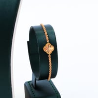 طقم ذهب تصميم الفان كليف خمس وردات عيار 21 وزن 9 ج...