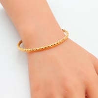 غوايش ذهب مبرومة عيار 21 لفّة الأناقة