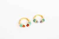 خاتم ذهب عيار 18 تصميم قوتشي ملون بوزن 7.2 جرام