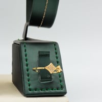 طقم ذهب تصميم الماسي عيار 18 وزن 6.2 جرام