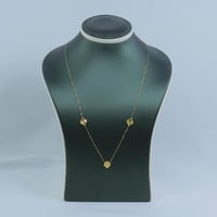 سلسال ذهب تصميم الفان كليف ثلاث وردات عيار 21 وزن...