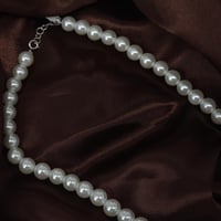 عقد مطعم بالؤلؤ الزراعي الماسي مزين بحبات الذهب ال...