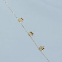 طقم ذهب ناعم عيار 18 مع مخنق ملكى بوزن 5.75 جرام