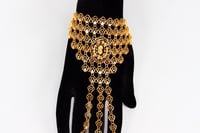 كف ذهب خليجي عيار 21 بتصميم سبيكة الوردة بوزن 27.9...