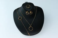 طقم ذهب عيار 21 بتصميم مسمار فاخر بوزن 11 جرام