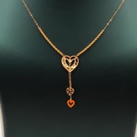 طقم ذهب عيار 21 تصميم قلب وزن 3.55 جرام بإطلالة نا...