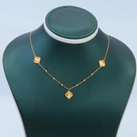 سلسال ذهب الفان كليف ثلاث وردات عيار 21 وزن 2.87 ج...