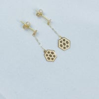 طقم ذهب ناعم عيار 18 مع مخنق ملكى بوزن 5.75 جرام