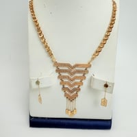 طقم ذهب نواعم عيار 18 وزن 4.8 جرام