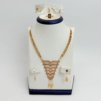 طقم ذهب نواعم عيار 18 وزن 4.8 جرام