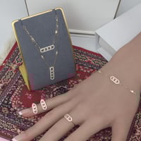 طقم المسيكاء دورين بتصميمه الالماسي عيار 18 وزن 4....