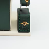 طقم ذهب عيار 21 تصميم قلب وزن 3.55 جرام بإطلالة نا...