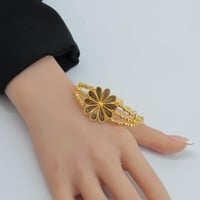 اسوارة ذهب عيار 21 بتصميم الوردة الترند وزن 13.37...