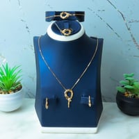 طقم ذهب بلغاري عيار 21 بتصميم الماسي وزن 9 جرام