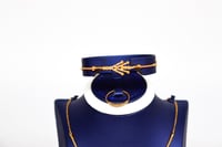 طقم ذهب عيار 21 تصميم حبات الدوريكاء بوزن 13.4 جرا...